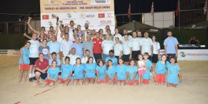 Zafer’e smaç attılar