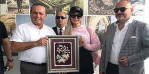 Paris Hilton Kuzey Kıbrıs'ta