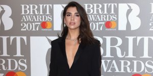 Sadece sesleriyle ünlü değil, aynı zamanda güzel genç kadın şarkıcılar!