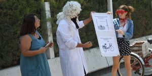 Ekonomik krize sokak tiyatrolu protesto