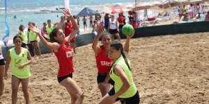 Hentbol heyecanı plaja taşındı