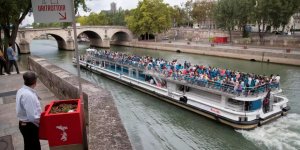 Paris'te sokak pisuvarı protestosu