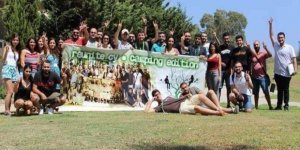 İki toplumun gençleri Larnaka kampında buluştu