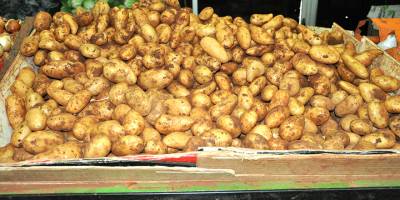 Patates toprakta 4.80, tüccarda 6,  markette 7.45 TL