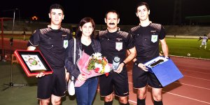 Oğulları ile veda etti