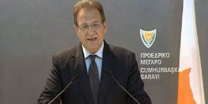 Anastasiadis’in sözcüsü 2 kat maaşla dönüyor