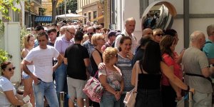 Lokmacı’da uzayıp giden geçiş kuyruğu