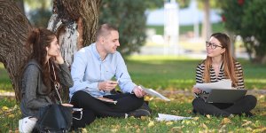 LAÜ'de kamu çalışanlarına burs imkanı