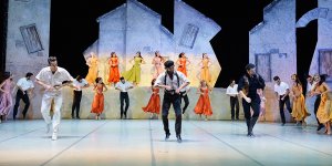 Zorba Balesi ayakta alkışlandı