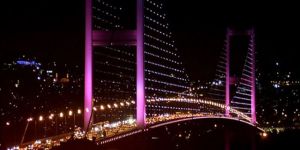 Boğaziçi Köprüsü pembeye büründü