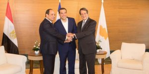 Üçlü zirve Girit’te başladı