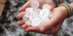 Limasol'a dolu yağdı