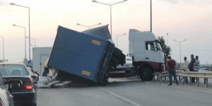 Tır kazası ucuz atlatıldı