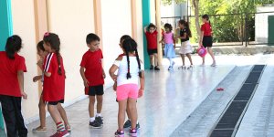 Öğretmen atamaları başladı, kitaplar dağıtılıyor