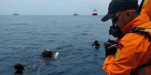 Yolcu uçağı denize düştü