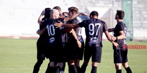 Kartal yükseklere uçuyor