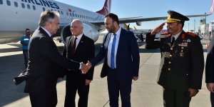 Akıncı yurda döndü