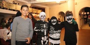 Öğrencilerden, Cadılar Bayramı partisi