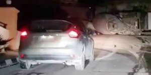 Beton mikseri devrildi