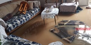 Esentepe'de evleri su bastı!