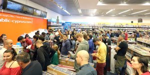 “Kara Cuma” çılgınlığı yaşadı