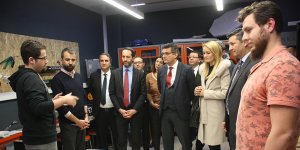 Erhürman “İTÜ Çekirdek Erken Kuluçka Merkezi"ni gezdi