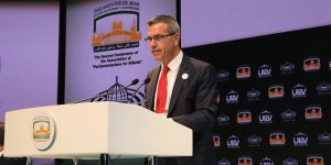 Uluçay İstanbul'da konferansa katıldı