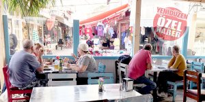 “Turist bizi ayakta tutuyor”