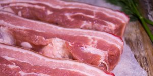 Veteriner kontrolsüz domuz kesimi ve üretimi