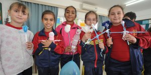 Atık kâğıtlar minik ellerde şekillendi