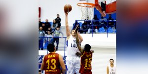 LAÜ evinde farklı: 68-71