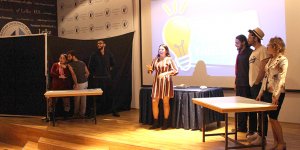 Tiyatro oyununda kahkaha tufanı