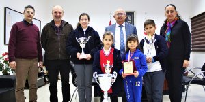 Özyiğit, Türkiye'de dereceye giren öğrencileri kabul etti