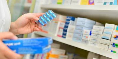 Sağlık Bakanlığı “ilaç eksikliği yok” dedi, eczacılar çareyi elçide aradı