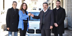 Büyük ödülün sahibi ödülünü teslim aldı