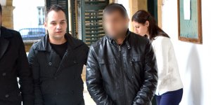 Hamile eşini dövmekle suçlanan koca tutuksuz yargılanacak