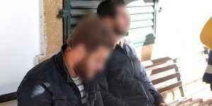 Öğrenci yurdu önünde kavga