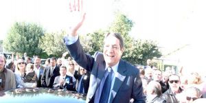 Anastasiadis siyasi partilerden destek istedi