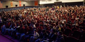 “Peter ve Kurt” Girne'deki öğrenciler için sahnelendi