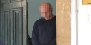 Alkollü halde başkasının aracına saldırdı