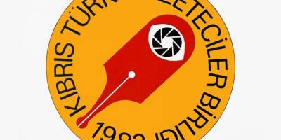 “Siyasiler ne zamandan beri gazetecilerin kime, hangi soruyu soracağına karar veriyor?”