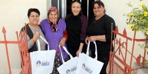 İskele Belediyesi bez çanta dağıtıyor