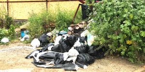 Şehir ortasında çöp