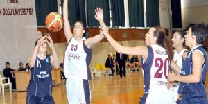 YDÜ evinde galip: 83-51