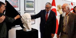 Uluçam'ın sergisini Akıncı açtı