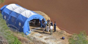 Kırmızı gölden beton çıkarıldı