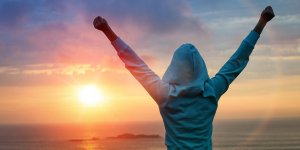 YAZ VE GERÇEKLEŞTİR