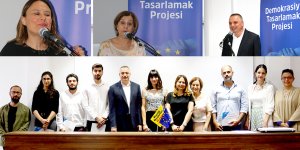 Demokrasiyi tasarlayanlar ödüllendirildi