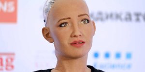 Robot Sophia, güneyde
