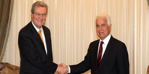 Eroğlu, Downer ile görüşüyor